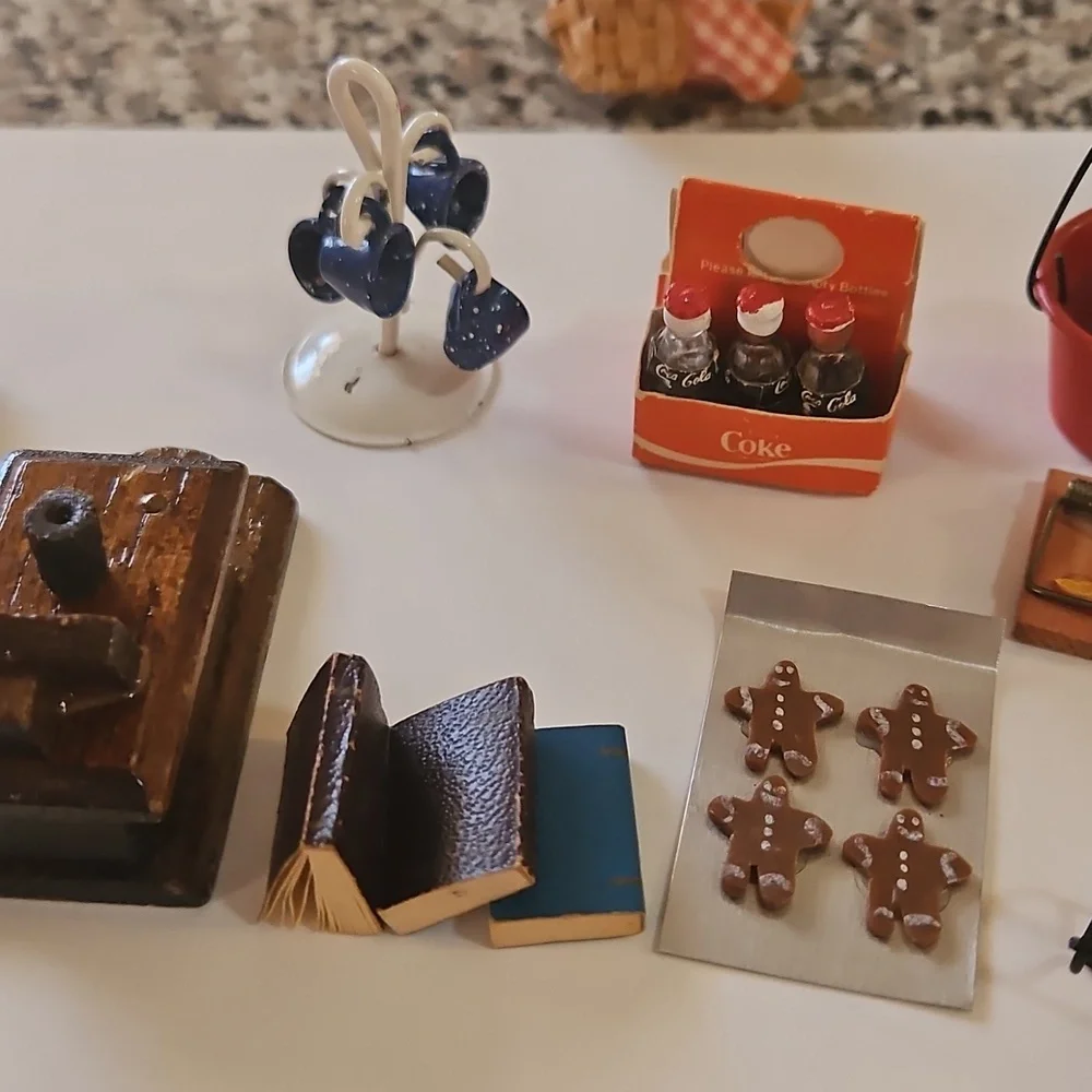 Vintage Miniature Dollhouse/Shadow Box Accessories Set - Picture 4 of 12